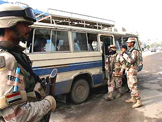 020707_iraq_minibus1