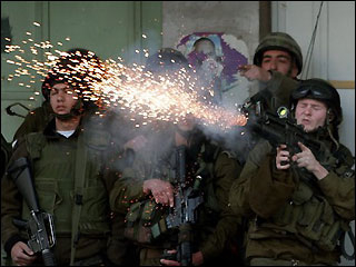 021207_mideast_firing2